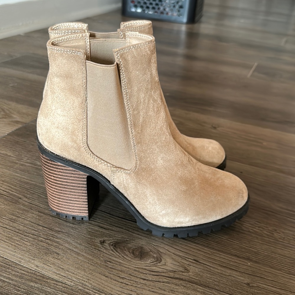 Abata size 8 tan boots!